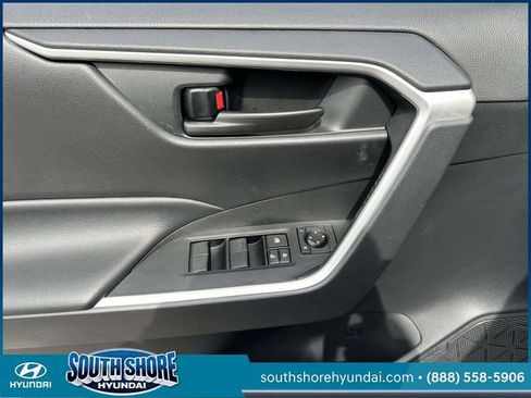 Used 2021 Toyota RAV4 LE image 18