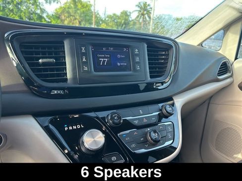 Used 2017 Chrysler Pacifica LX FWD image 12
