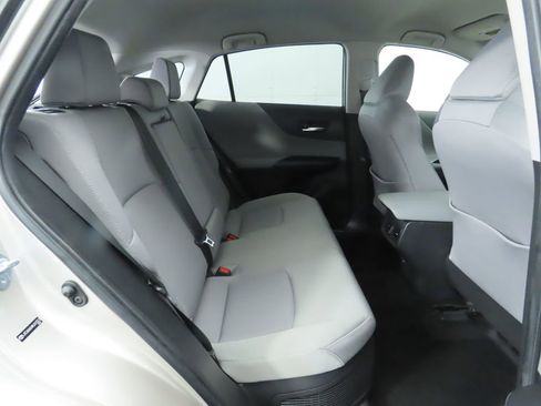 Used 2021 Toyota Venza LE image 22