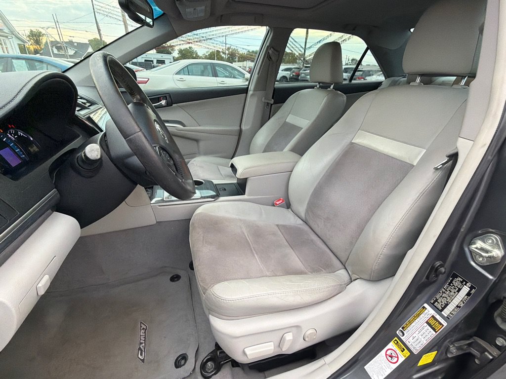 Used 2013 Toyota Camry XLE w/ Leather Pkg FWD image 10