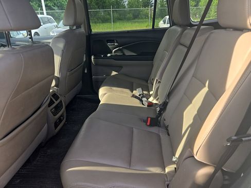 Used 2019 Honda Pilot Touring image 6