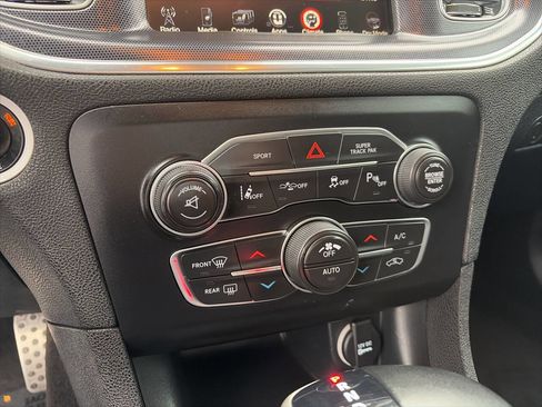 Used 2016 Dodge Charger R/T Scat Pack w/ Technology Group image 37