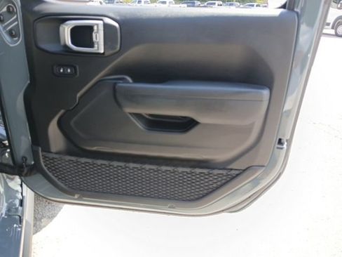 Used 2025 Jeep Gladiator Rubicon AWD/4WD image 31