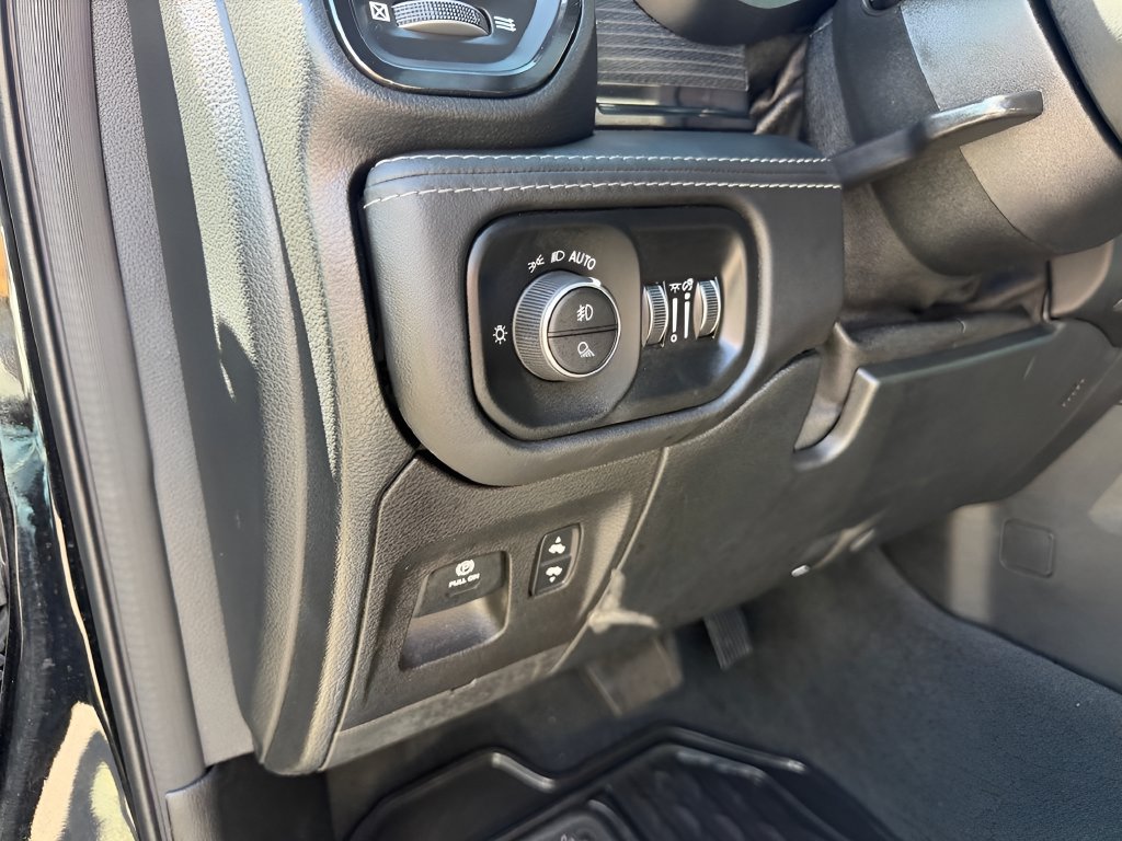 Used 2022 RAM 1500 Limited w/ Body-Colour Bumper Group AWD/4WD image 23