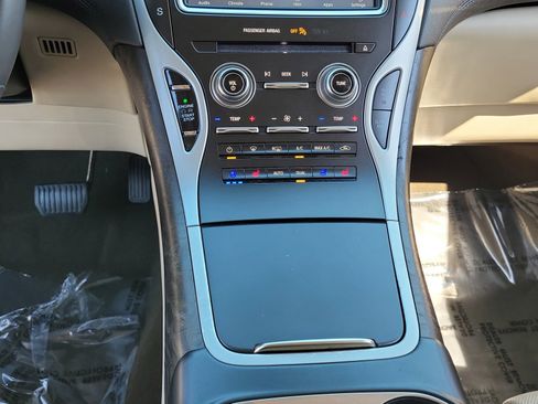 Used 2019 Lincoln Nautilus Reserve FWD image 22
