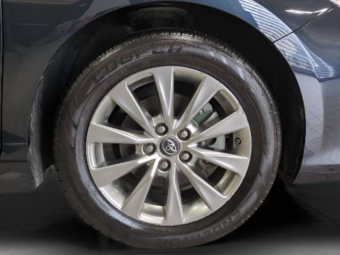 Used 2015 Toyota Camry XLE w/ Moonroof Package FWD image 23