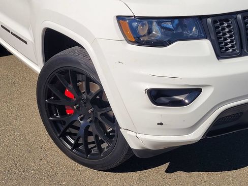 Used 2021 Jeep Grand Cherokee Laredo X AWD/4WD image 9