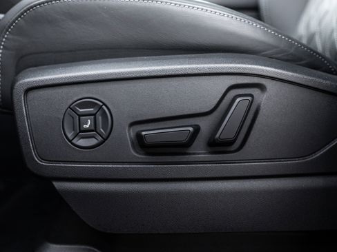 Certified 2025 Audi SQ5 Premium Plus w/ Premium Plus Package image 21