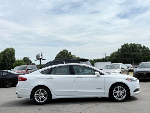 Used 2018 Ford Fusion SE w/ Equipment Group 602A FWD image 6