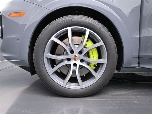 New 2025 Porsche Cayenne S image 6