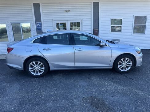 Used 2017 Chevrolet Malibu LT FWD image 21
