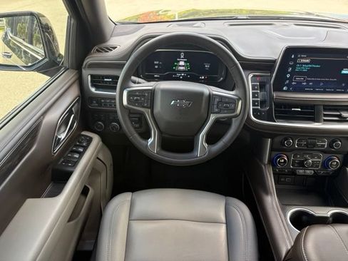 Used 2024 Chevrolet Tahoe Z71 w/ Luxury Package AWD/4WD image 13