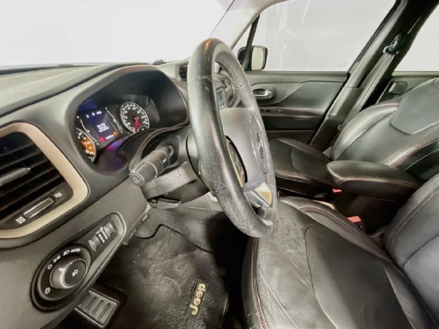 Used 2015 Jeep Renegade Latitude w/ Popular Equipment Group FWD image 21