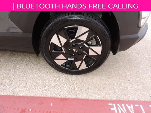 Used 2025 Hyundai Kona SEL image 11