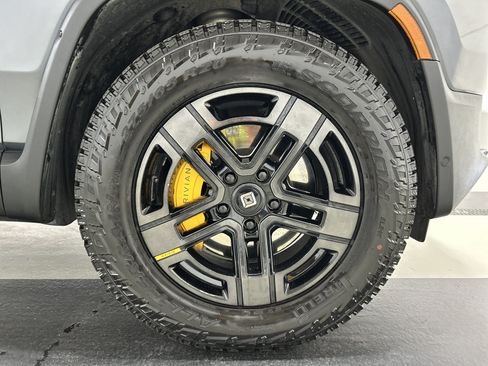 Used 2024 Rivian R1T Adventure AWD/4WD image 11