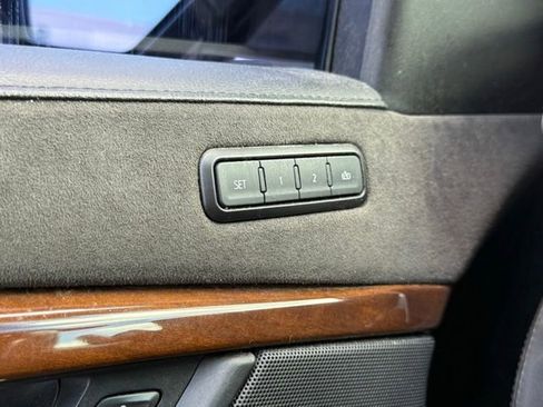 Used 2019 Cadillac Escalade Luxury AWD/4WD image 19