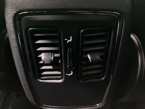 Used 2017 Jeep Grand Cherokee Laredo image 12