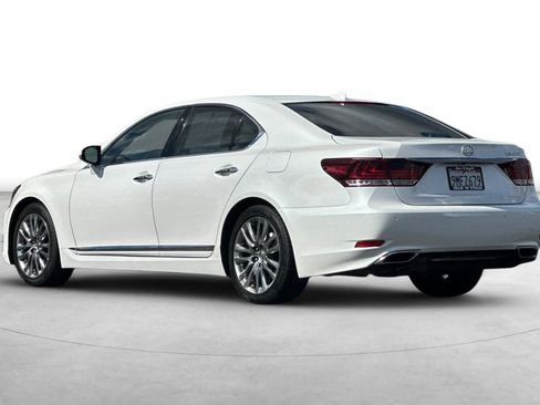 Used 2017 Lexus LS 460 w/ Comfort Package RWD image 4