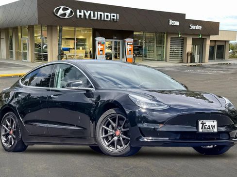 Used 2019 Tesla Model 3 Standard Range RWD image 2