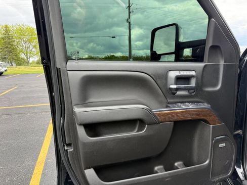 Used 2018 GMC Sierra 2500 Denali w/ Duramax Plus Package AWD/4WD image 12