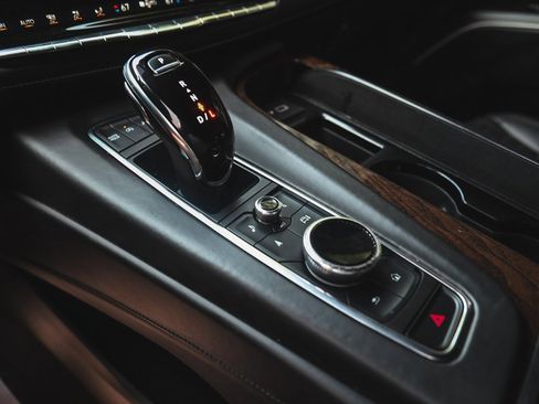 Used 2022 Cadillac Escalade Premium Luxury Platinum image 23