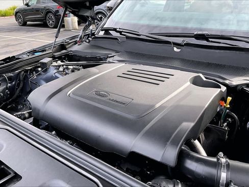 New 2026 Land Rover Discovery Dynamic SE image 32