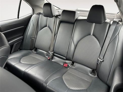 Used 2020 Toyota Camry SE image 13