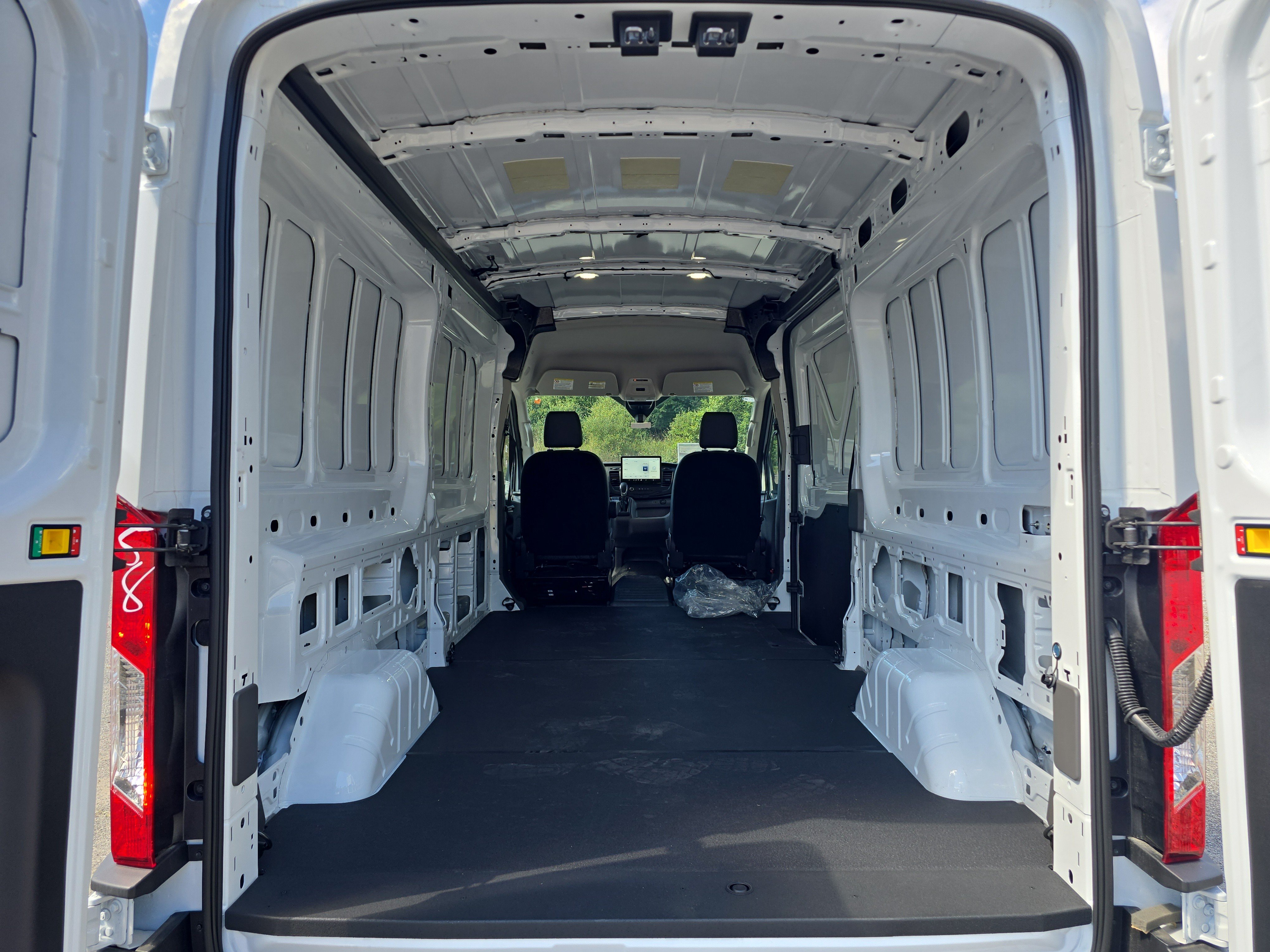 New 2026 Ford Transit 350 148 Medium Roof RWD image 28