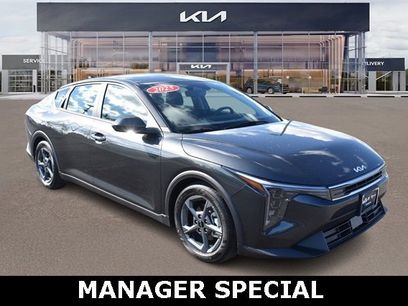 New 2025 Kia K4 LXS