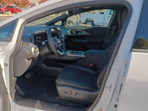 New 2026 Chevrolet Equinox EV LT image 31