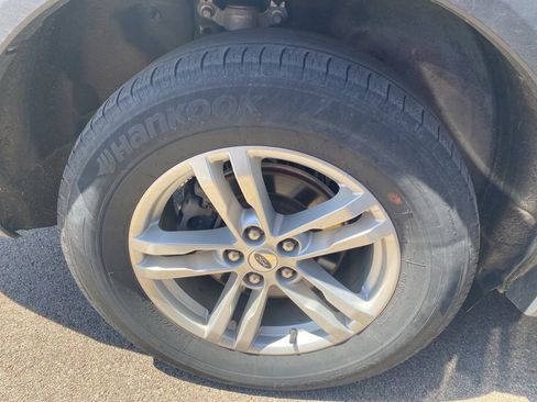 Used 2023 Ford Explorer XLT w/ Equipment Group 202A AWD/4WD image 8