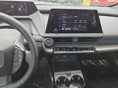 Used 2024 Toyota Prius XLE FWD image 23