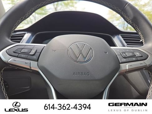 Used 2024 Volkswagen Tiguan SE AWD/4WD image 39