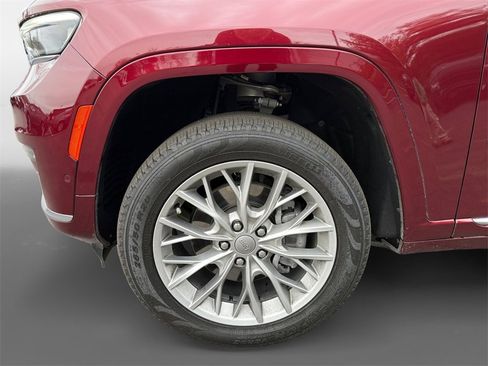 Used 2023 Jeep Grand Cherokee L Summit w/ Luxury Tech Group V image 14