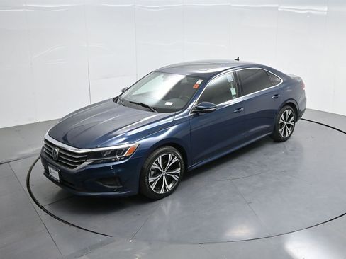 Used 2022 Volkswagen Passat 2.0T SE FWD image 38