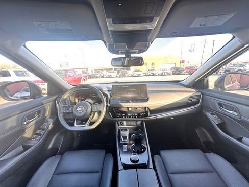 Certified 2024 Nissan Rogue SL image 34