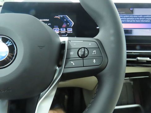 Used 2025 BMW X1 xDrive28i w/ Premium Package image 13