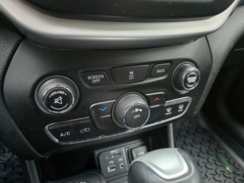 Used 2014 Jeep Cherokee Trailhawk w/ Trailer Tow Group image 28