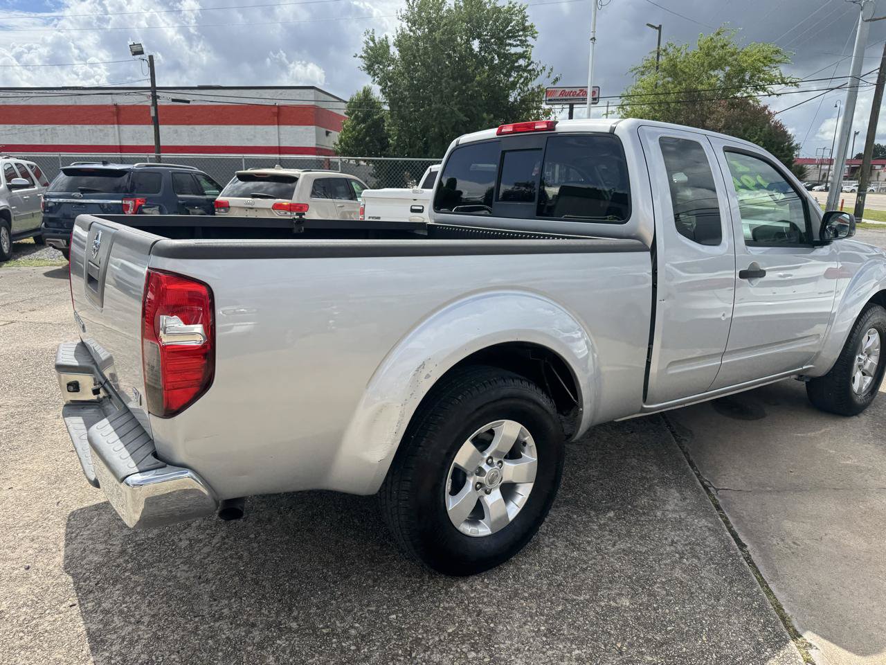 Used 2012 Nissan Frontier SV RWD image 4