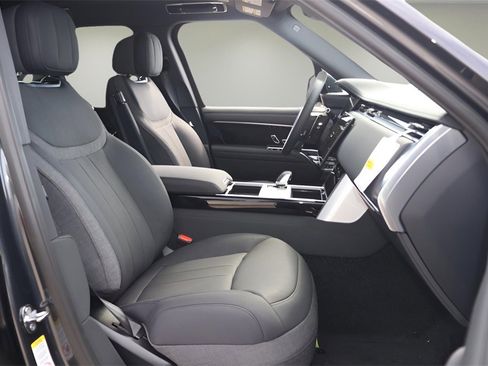 New 2025 Land Rover Range Rover SE image 18