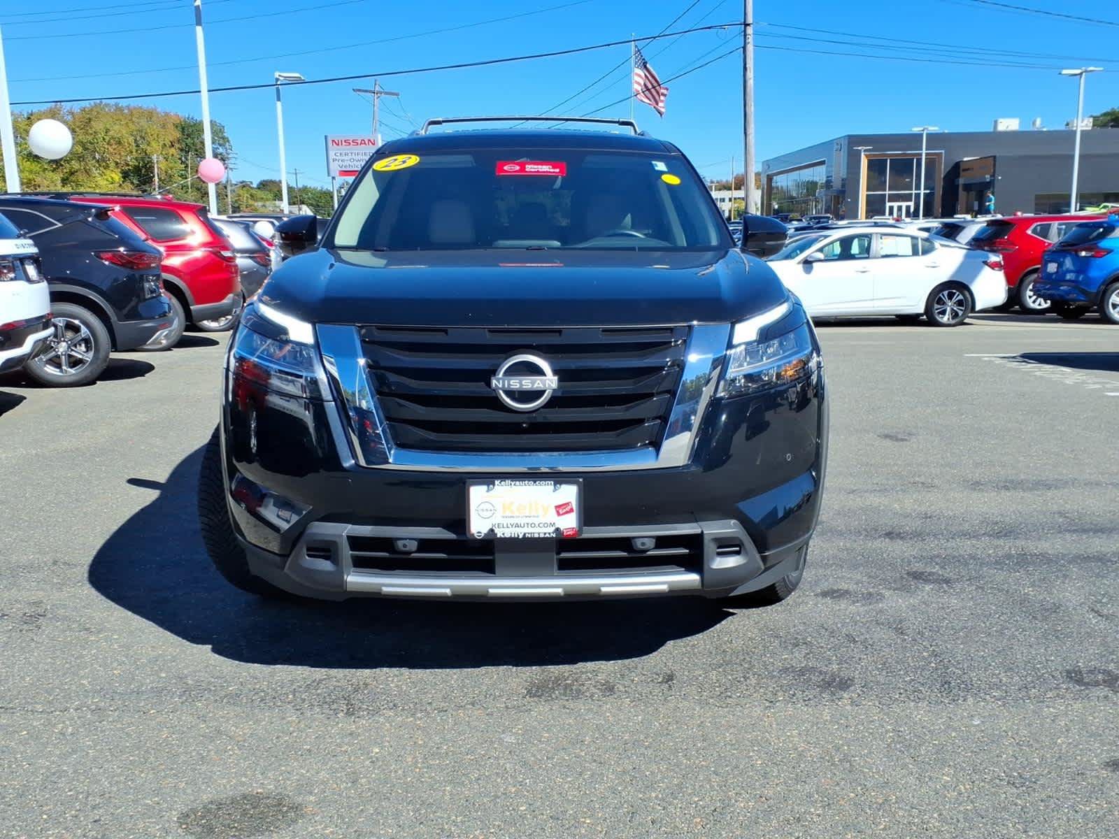 Used 2023 Nissan Pathfinder SL AWD/4WD image 2