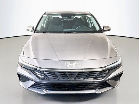 Used 2024 Hyundai Elantra SEL image 2