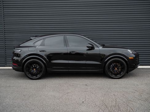 Certified 2024 Porsche Cayenne Coupe AWD/4WD image 28