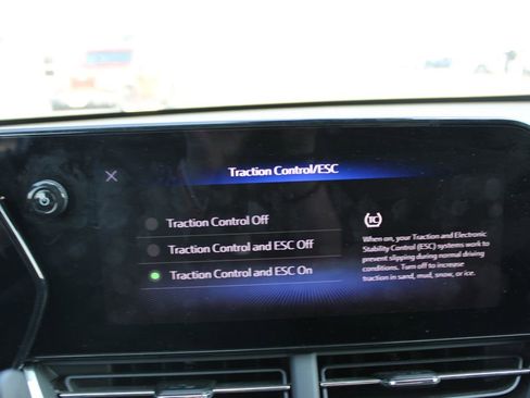 Used 2025 Chevrolet Trax LT image 31