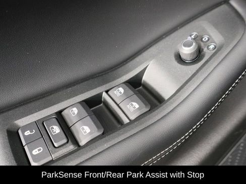 Used 2025 Jeep Grand Cherokee L Limited w/ Luxury Tech Group II image 22