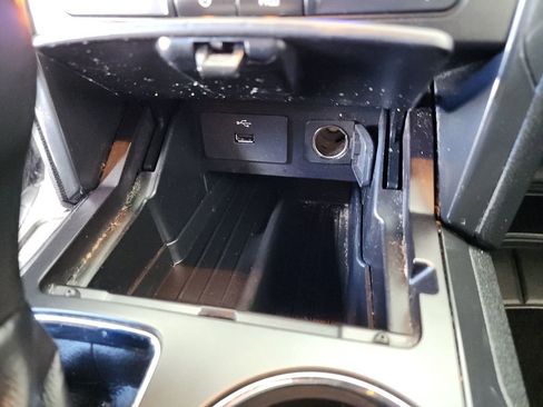 Used 2018 Ford Explorer XLT image 28