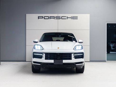 Certified 2025 Porsche Cayenne E-Hybrid Coupe AWD/4WD image 10
