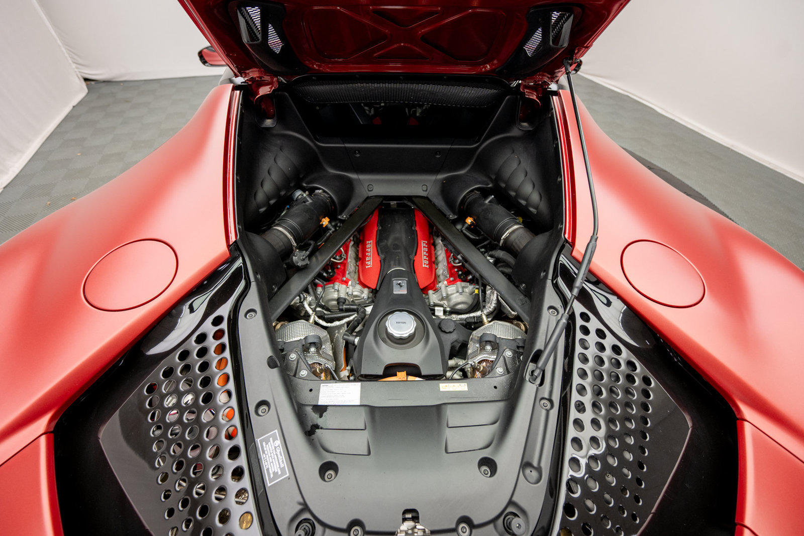 Used 2021 Ferrari SF90 Stradale AWD/4WD image 38