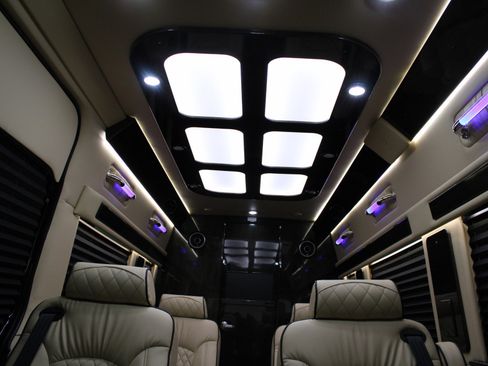 Used 2023 Mercedes-Benz Sprinter 3500 image 31