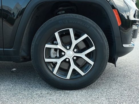 Used 2023 Jeep Grand Cherokee L Limited RWD image 5